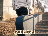 Định nghĩa của từ <b>guitarist</b>