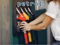 Định nghĩa của từ <b>petrol</b>