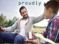 Ý nghĩa của từ vựng <b>proudly</b>