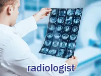 Định nghĩa của từ <b>radiologist</b>