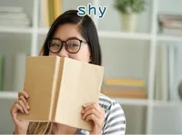 Định nghĩa của từ <b>shy</b>