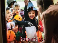 Định nghĩa của từ <b>treat</b>